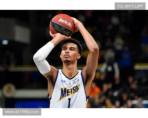 文班亚马半场表现抢眼拿下13分8板2帽但也难掩4次失误的困扰